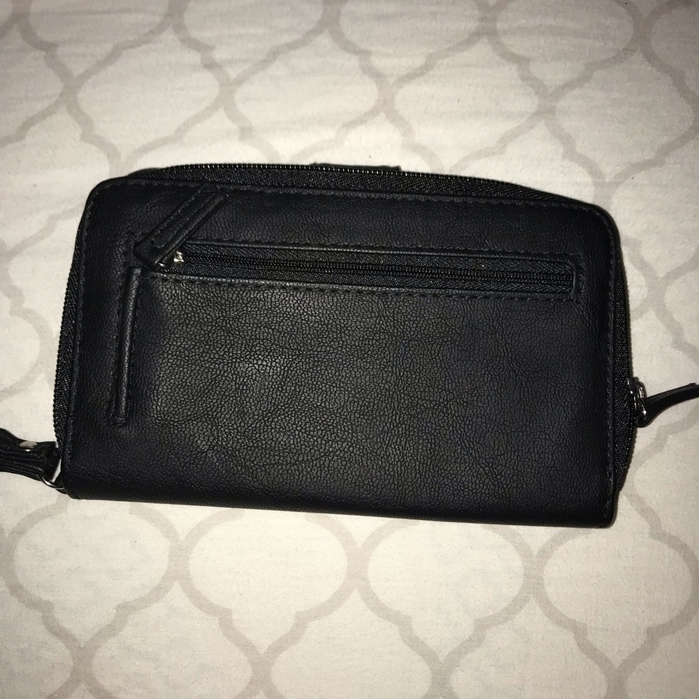 black wristlet